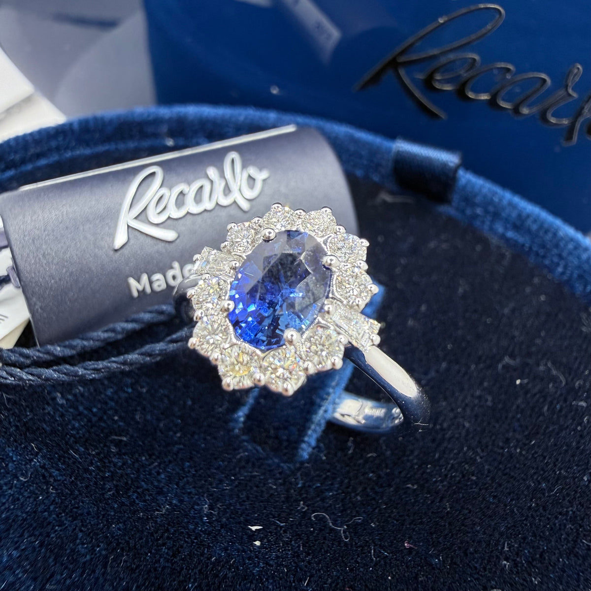 Anello Donna Recarlo con Diamanti e Zaffiro Ct. 0,93