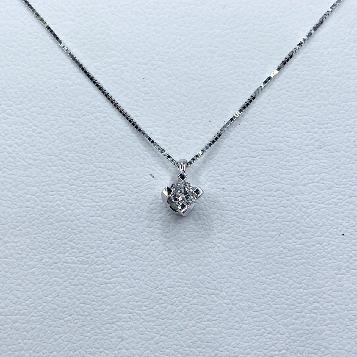Collana Punto Luce Miluna in Oro 18KT 18KT con Diamante Ct. 0,09