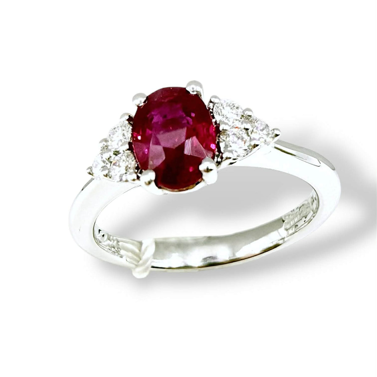 Anello Donna Crivelli con Rubino Ct 0,99 e Diamanti