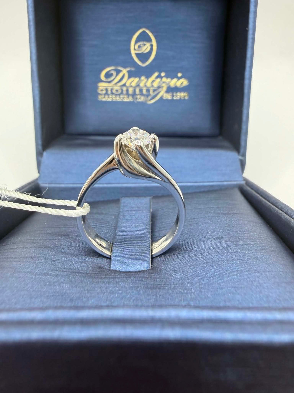 Anello Solitario in Oro 18KT 18KT e Diamante Ct 0.50 G-VVS