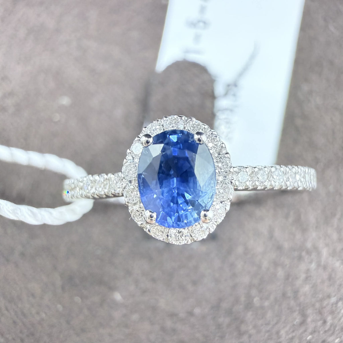 Anello Donna Crivelli con Zaffiro ct. 0,53 e Diamanti
