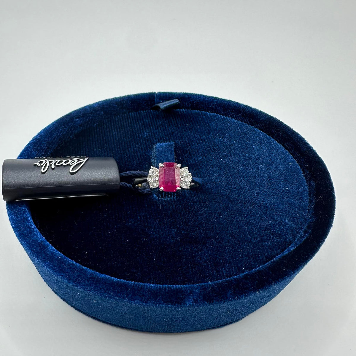 Anello Donna Recarlo con Rubino Ct 0.90 e Diamanti