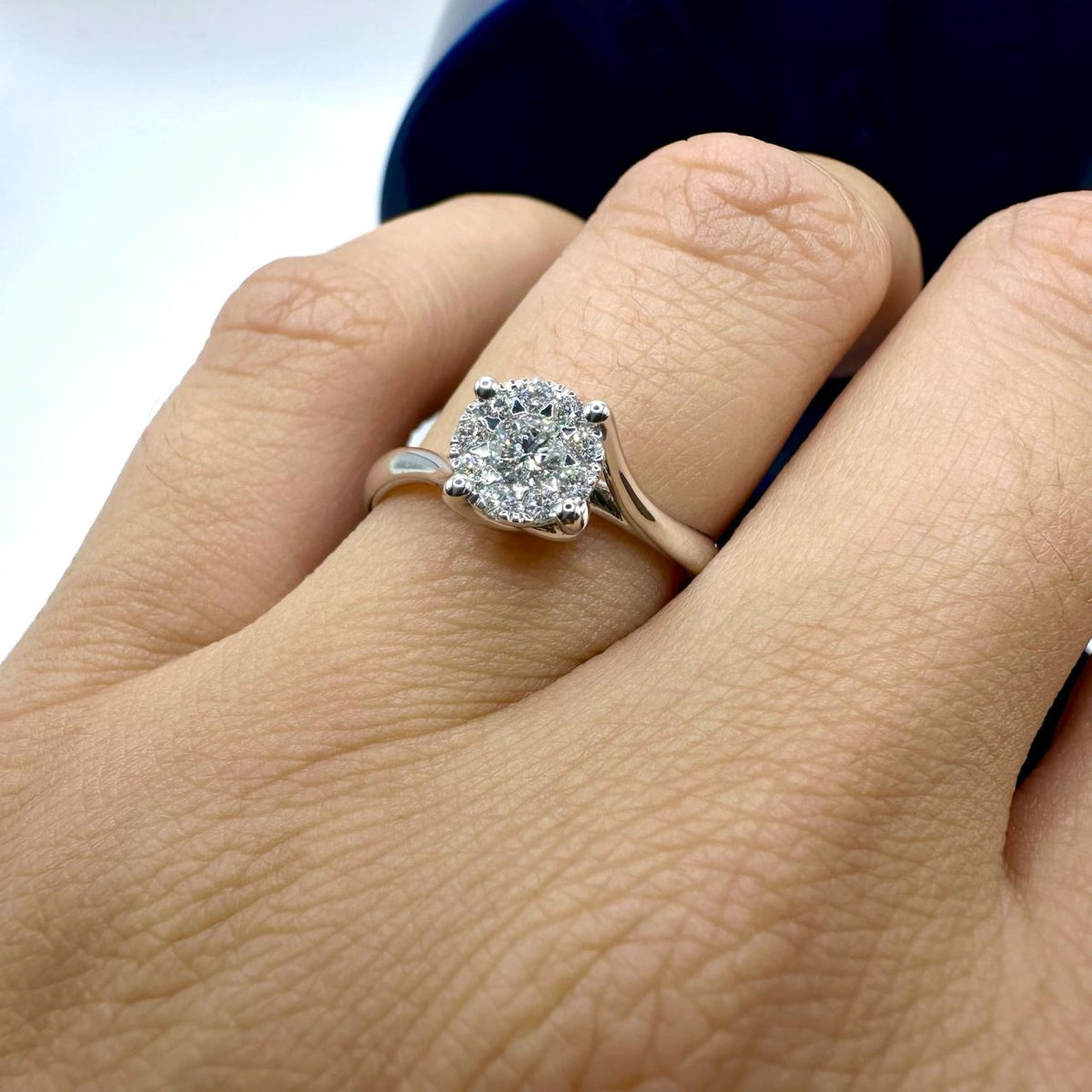 Anello Solitario Recarlo Nodo D'amore con Diamanti Ct. 0.27