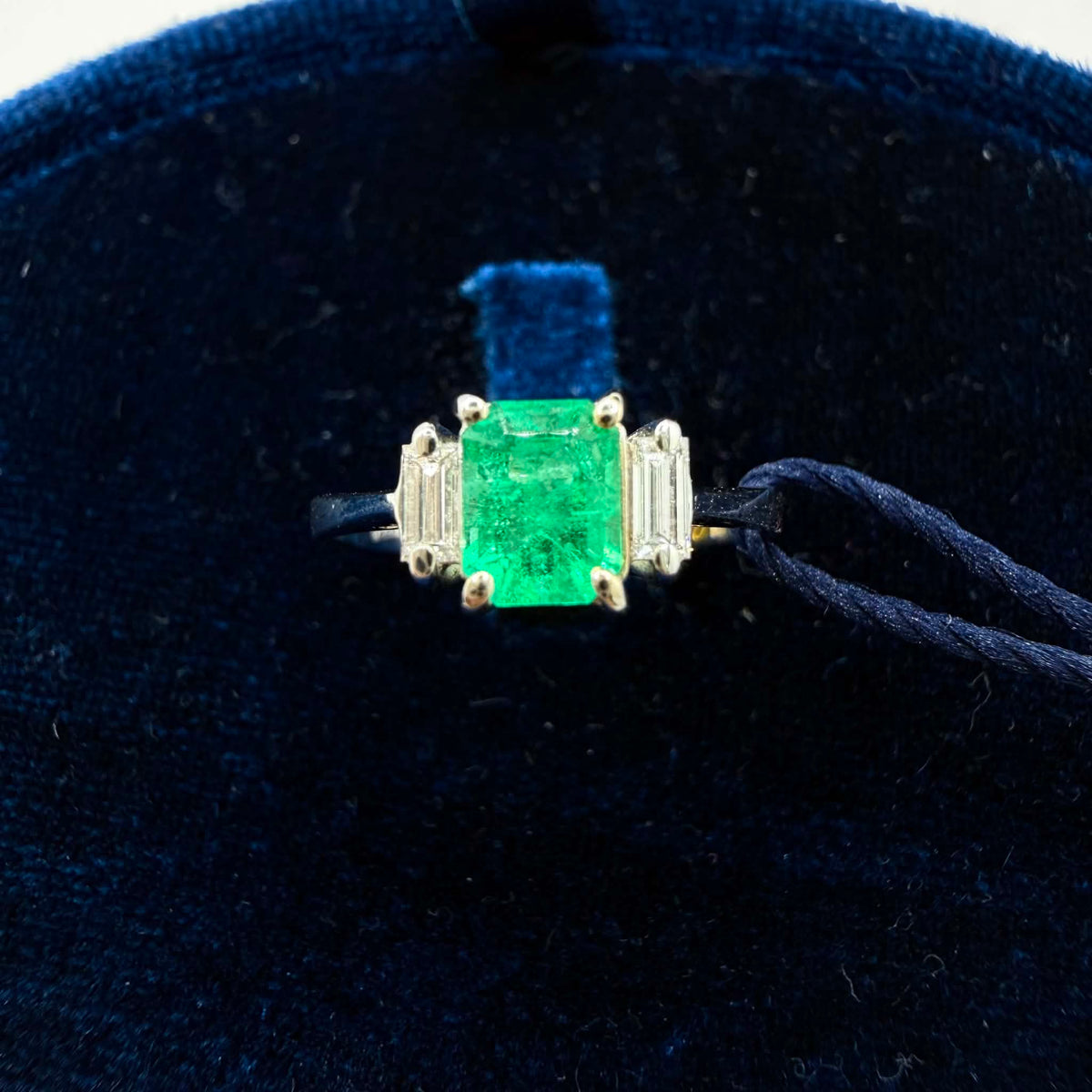 Anello Donna Recarlo con Diamanti e Smeraldo Ct. 0.56