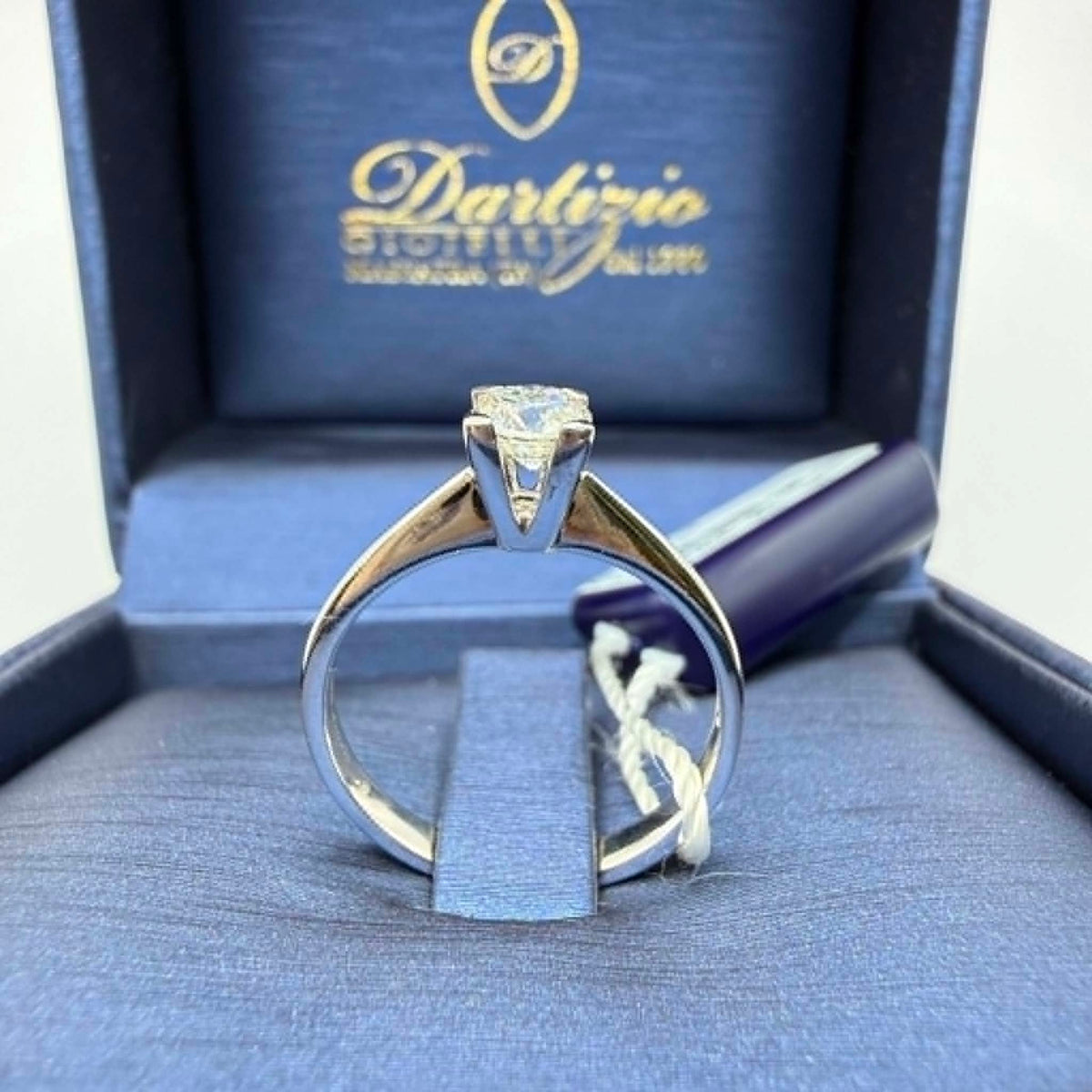 Anello Solitario in Oro 18KT 18KT e Diamante Ct. 0,41 G-VS1