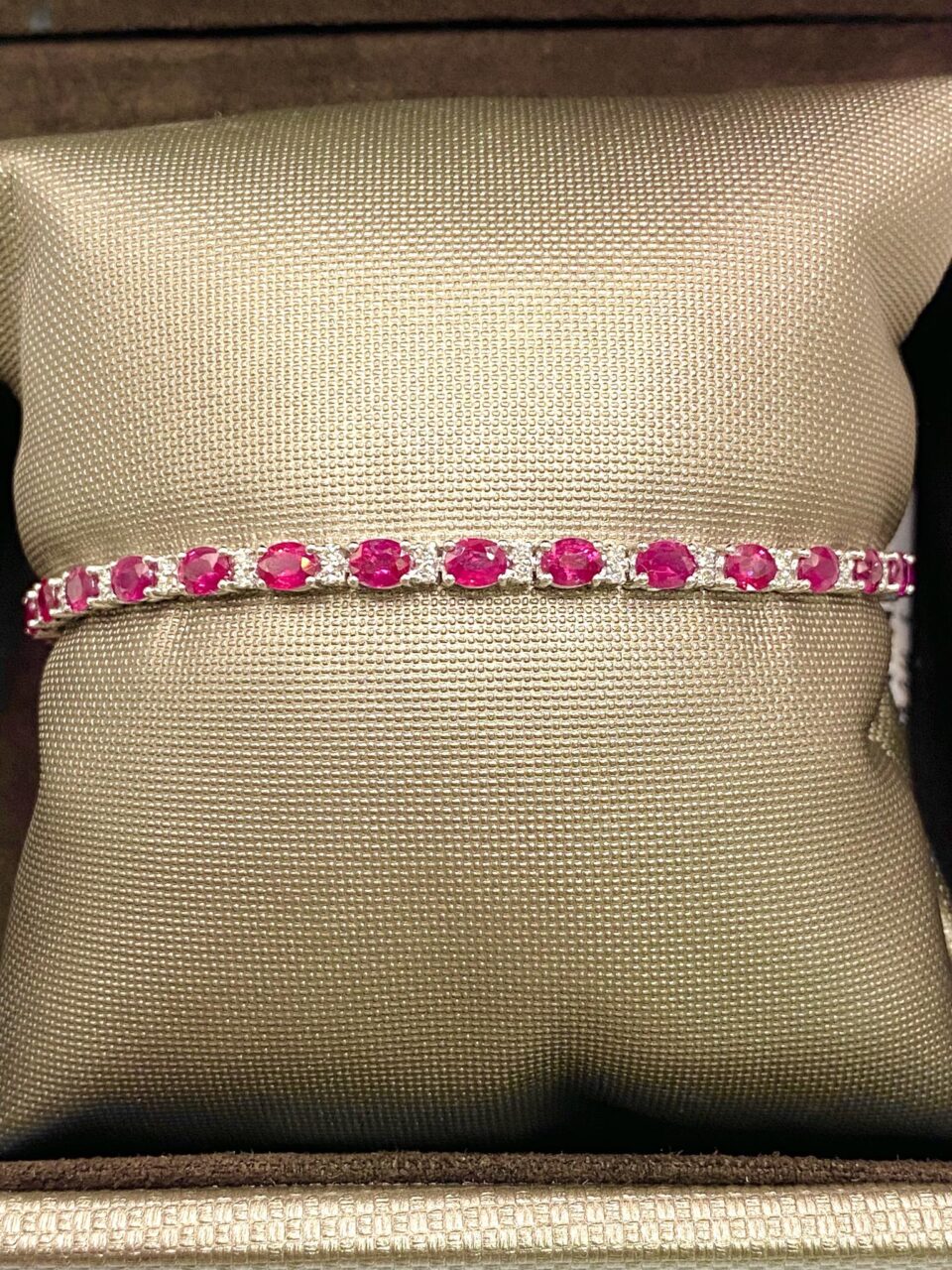 Bracciale Tennis Crivelli in Oro 18KT con Rubini Ct. 6,35 e Diamanti