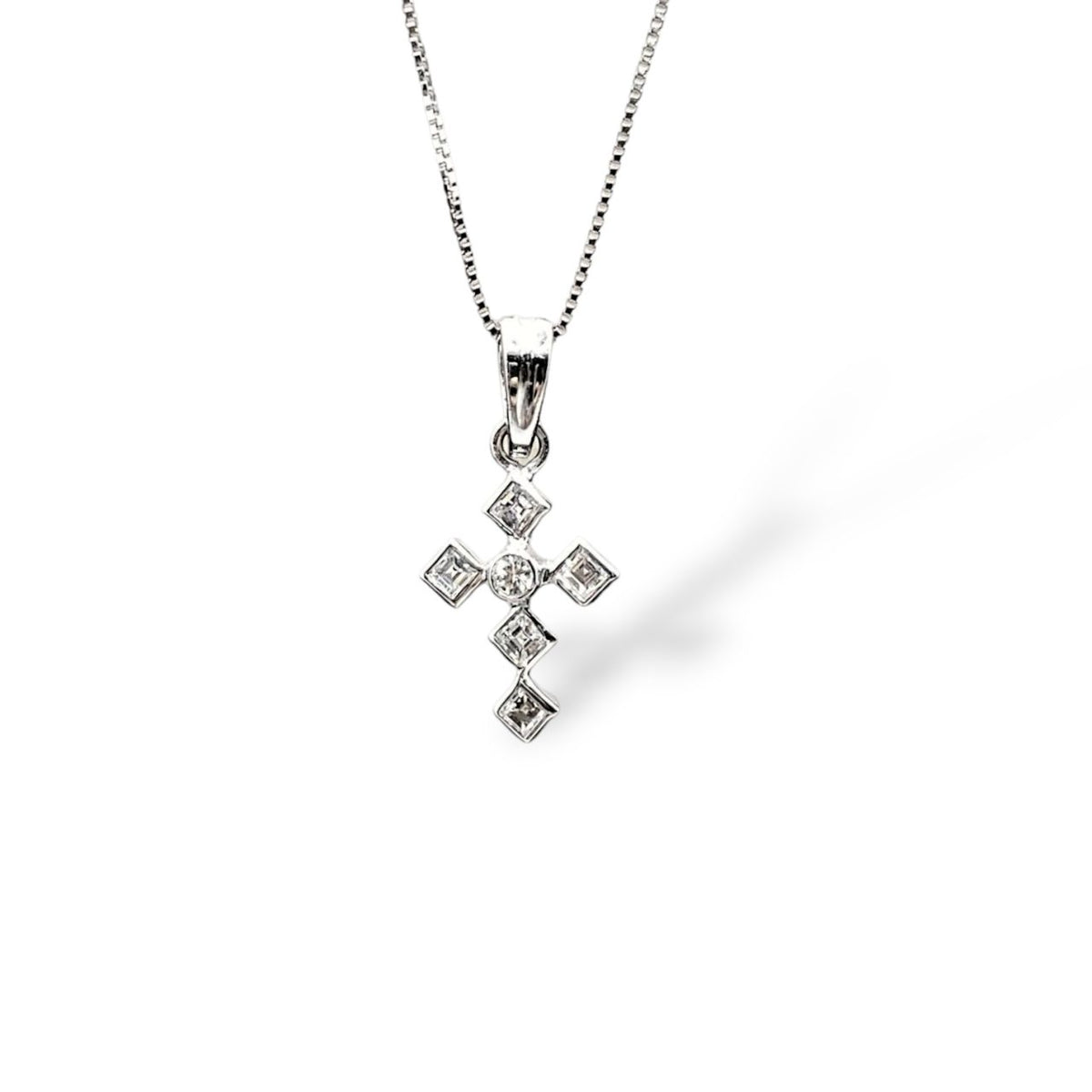 Collana Con Croce in Oro 18KT 18KT e Diamanti Bianchi