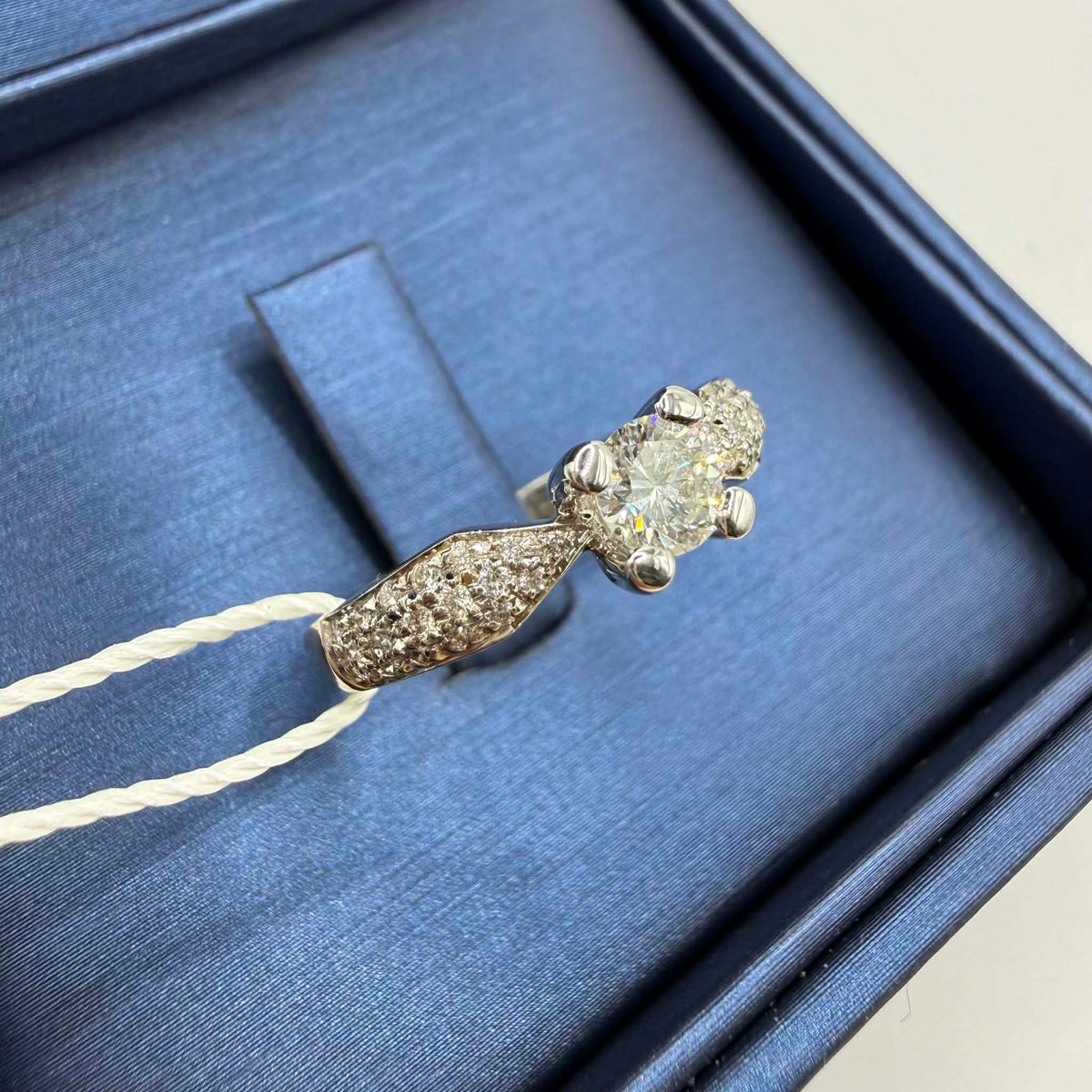 Anello Solitario in Oro 18KT 18KT e Diamante ct. 0,24