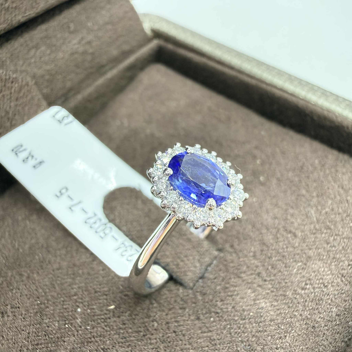 Anello Donna Crivelli con Zaffiro 0,92 e Diamanti