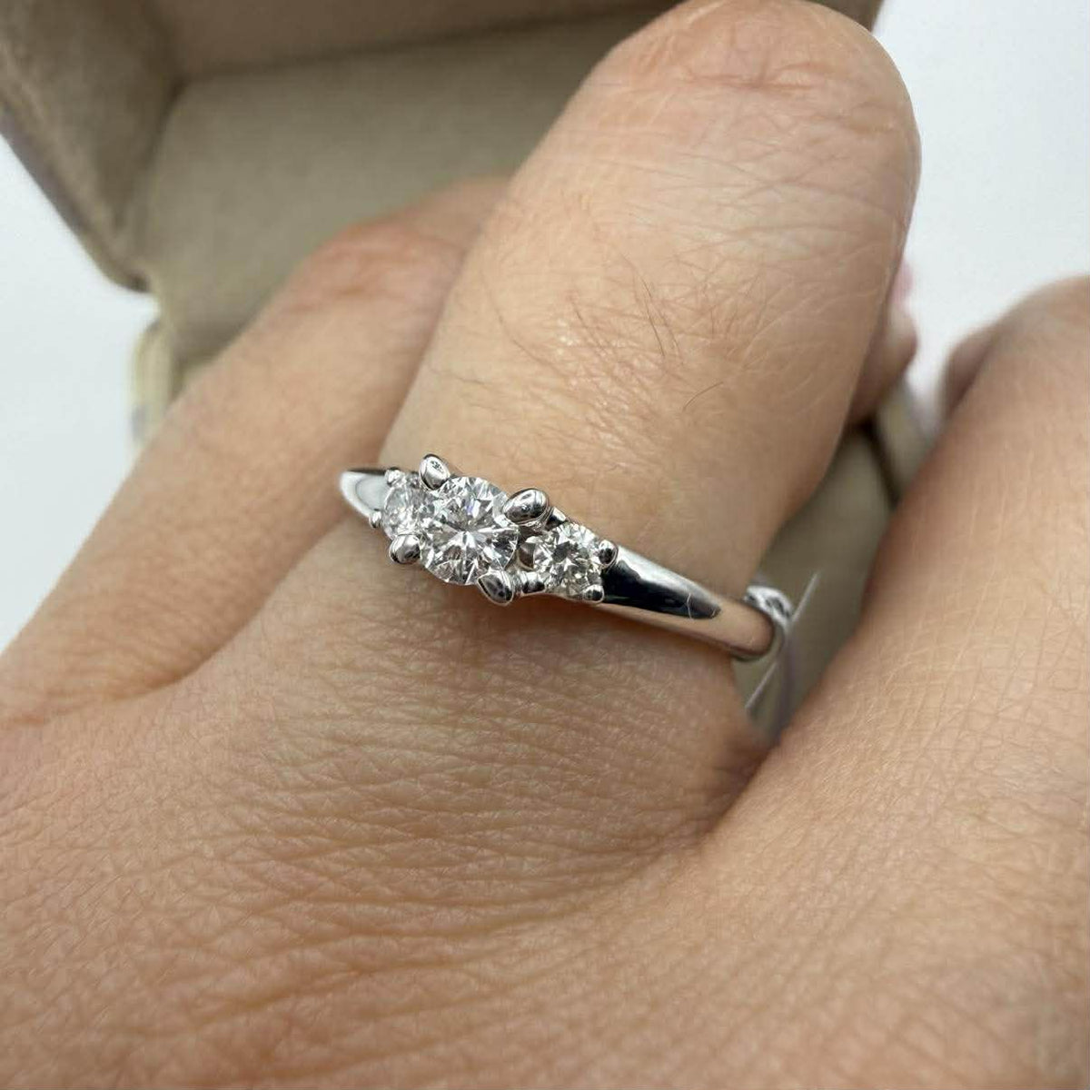 Anello Trilogy Donna Oro 18KT con Diamanti Ct. 0.28