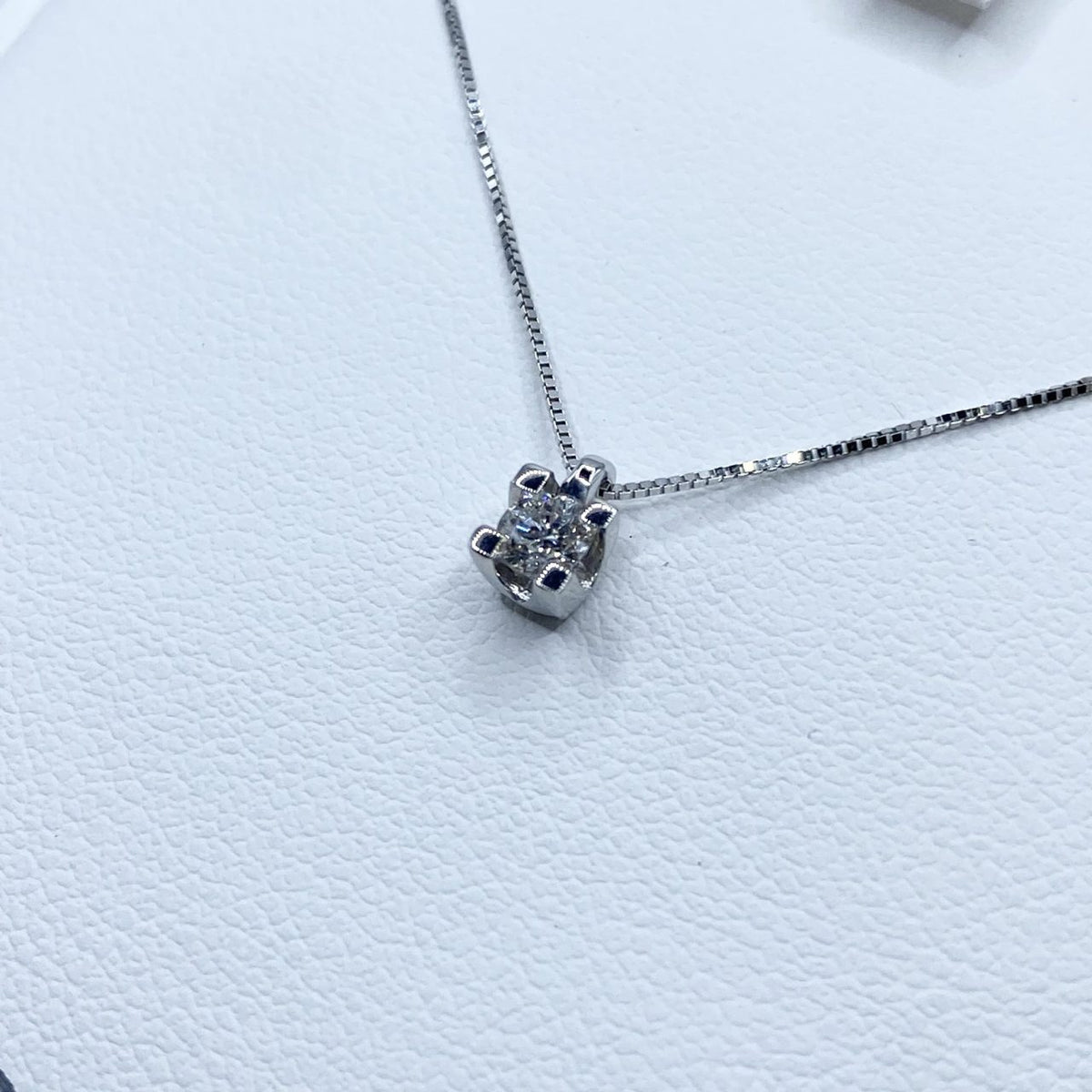 Collana Punto Luce Miluna in Oro 18KT 18KT con Diamante Ct. 0,13