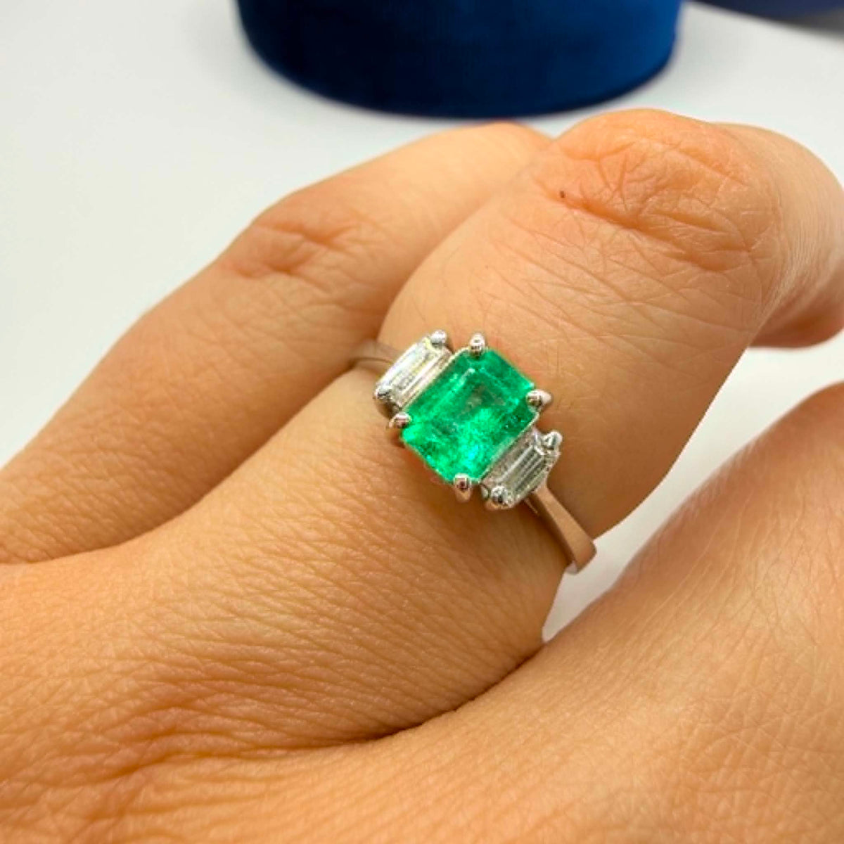 Anello Donna Recarlo con Diamanti e Smeraldo Ct. 0.56