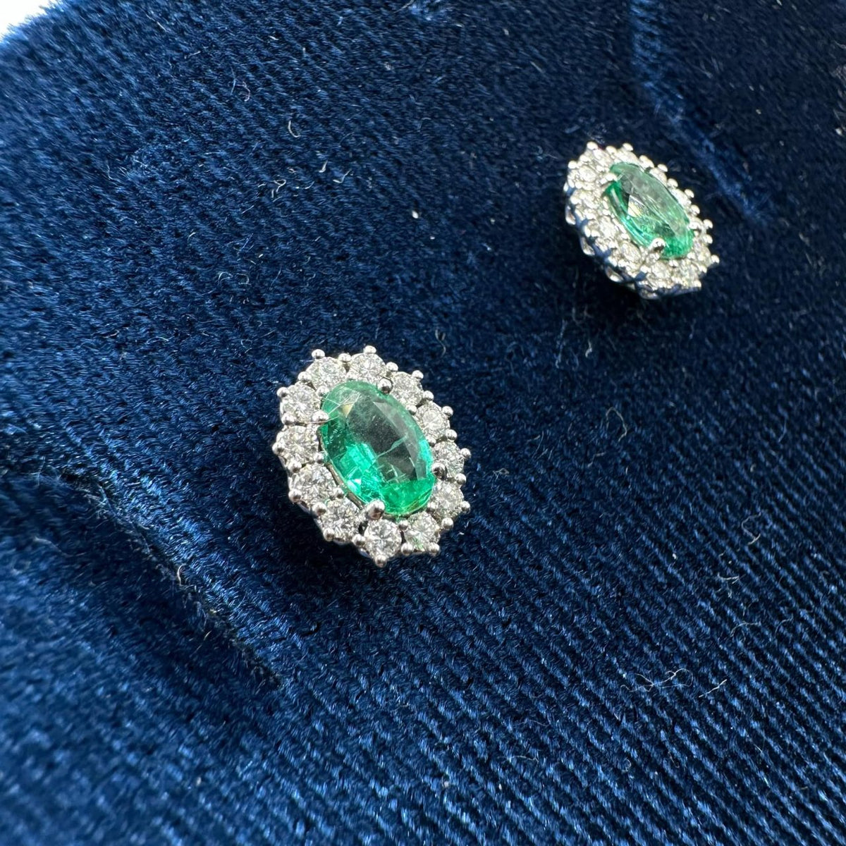 Orecchini Recarlo con Diamanti e Smeraldi Ct. 0,64