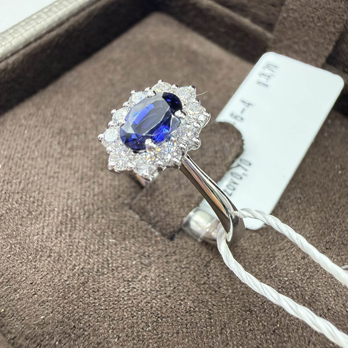 Anello Donna Crivelli con Diamanti e Zaffiro Ct. 0.70