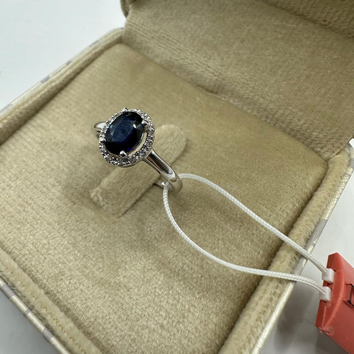 Anello Rosetta Donna Oro 18KT con Zaffiro Ct. 0.90 e Diamanti