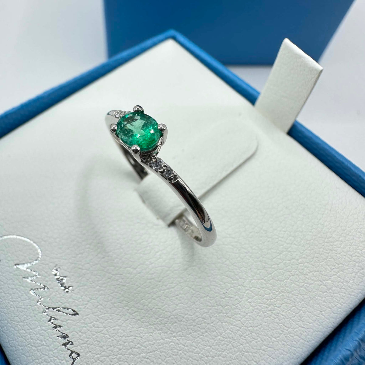 Anello Miluna Gemme in Oro 18KT 9KT e Smeraldo Ct. 0.32