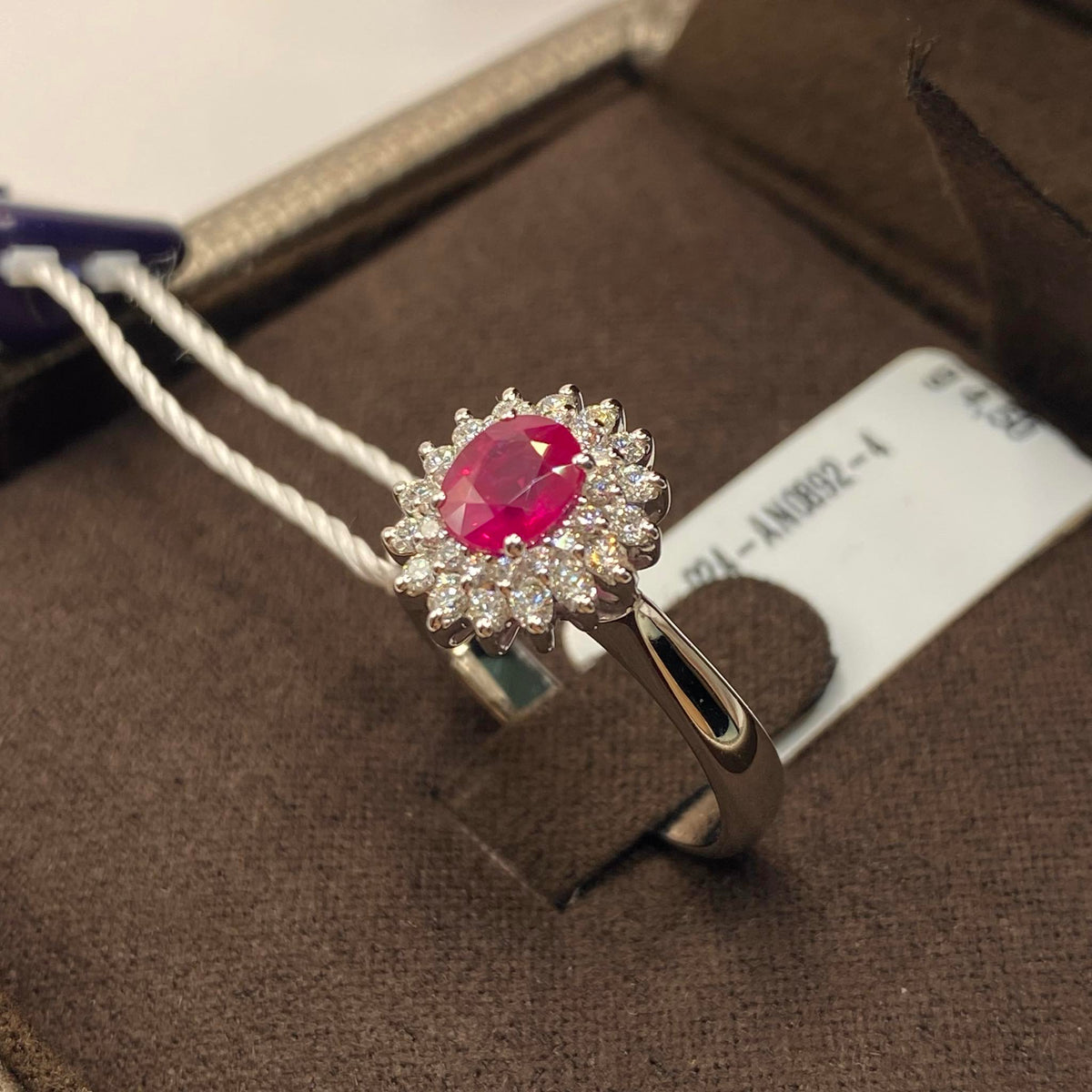 Anello Donna Crivelli con Rubino Ct 0,79 e Diamanti