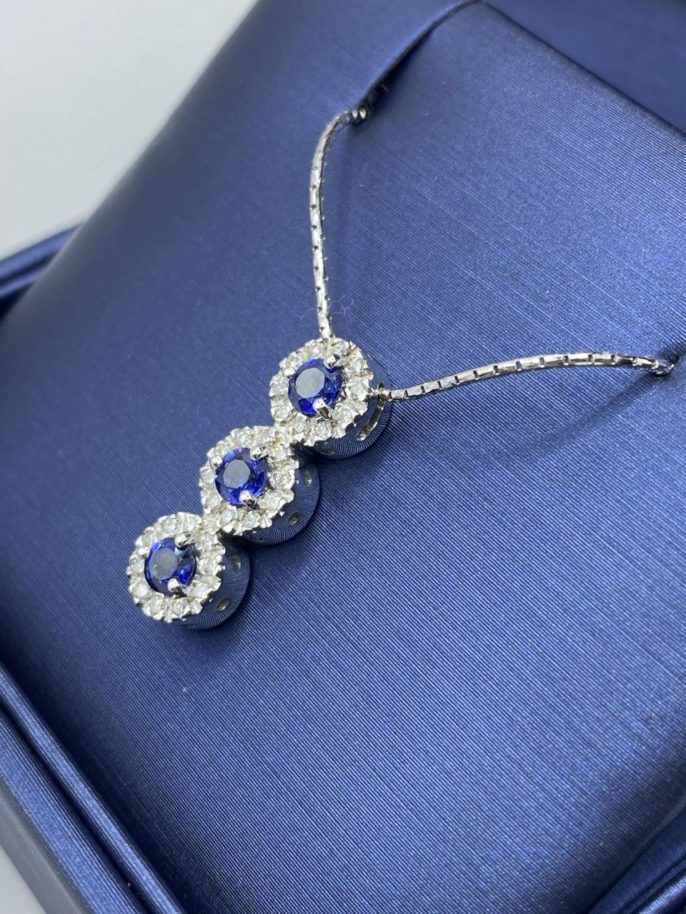 Collana Trilogy Nardelli in Oro 18KT 18KT con Diamanti e Zaffiri Ct. 0,65