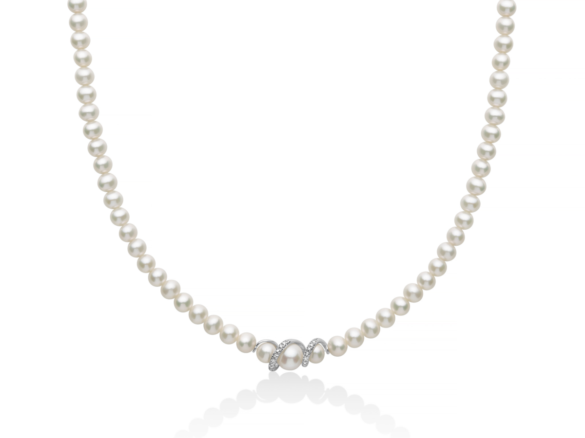 Collana di Perle mm. 5-5,5 Miluna in Oro 18KT 18KT e Diamanti
